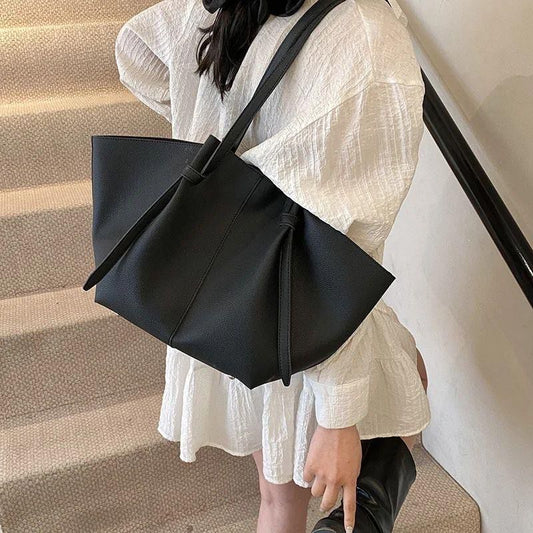 Oversized Black Tote Shoulder Bag – Minimal, Spacious & Everyday Friendly